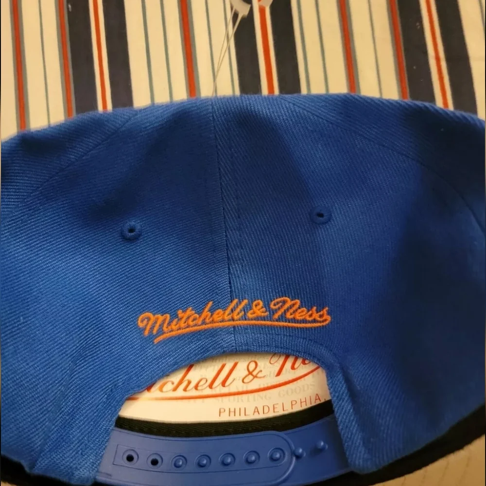 Mitchell & Ness FIRE! NWT! NBA Core Knicks 2-Tone Snapback Hat #JS19078. OS. - Picture 4 of 8